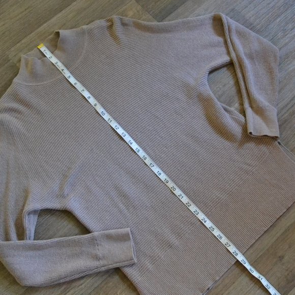 NWOT Banana Republic Turtleneck Sweater Beige Brown Tan Neutral Cozy Size Small - Picture 3 of 5